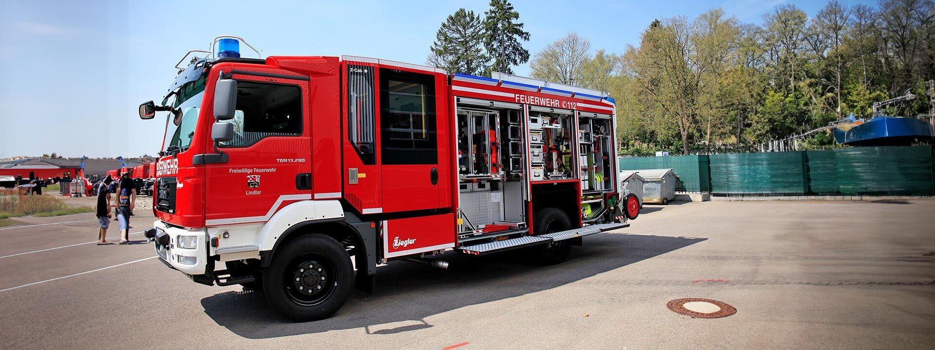 Fahrzeug Hilfeleistungslöschfahrzeug HLF20 Freiwillige Feuerwehr der Gemeinde Lindlar