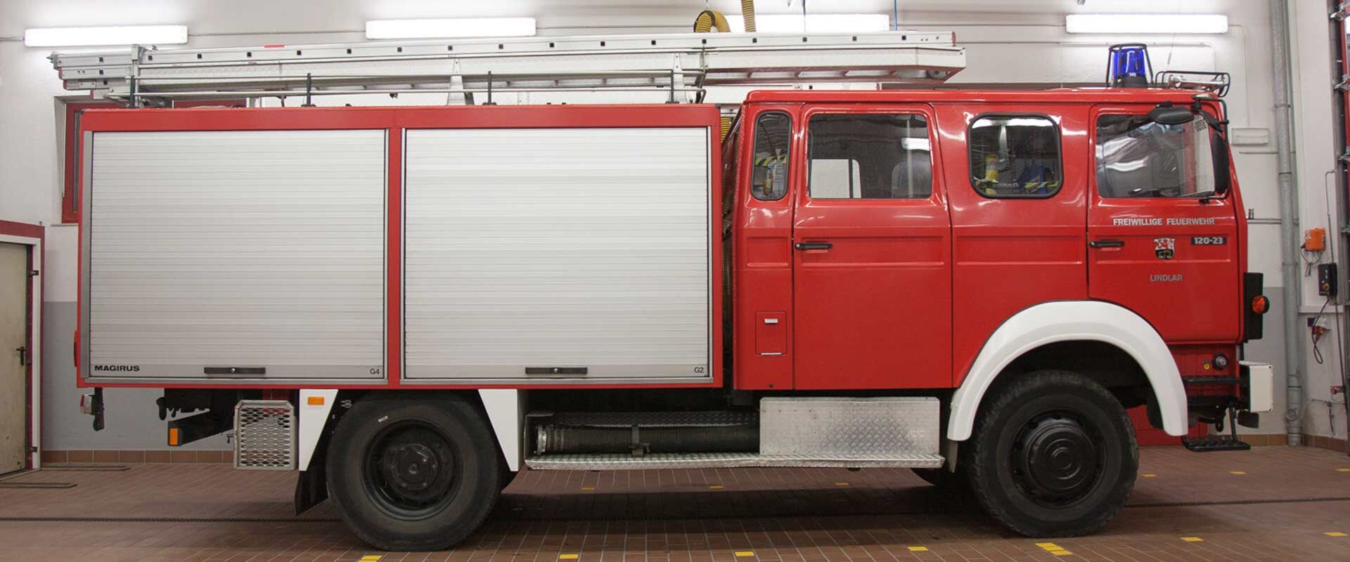 Fahrzeug Tanklöschfahrzeug TLF 16/25 Freiwillige Feuerwehr der Gemeinde Lindlar